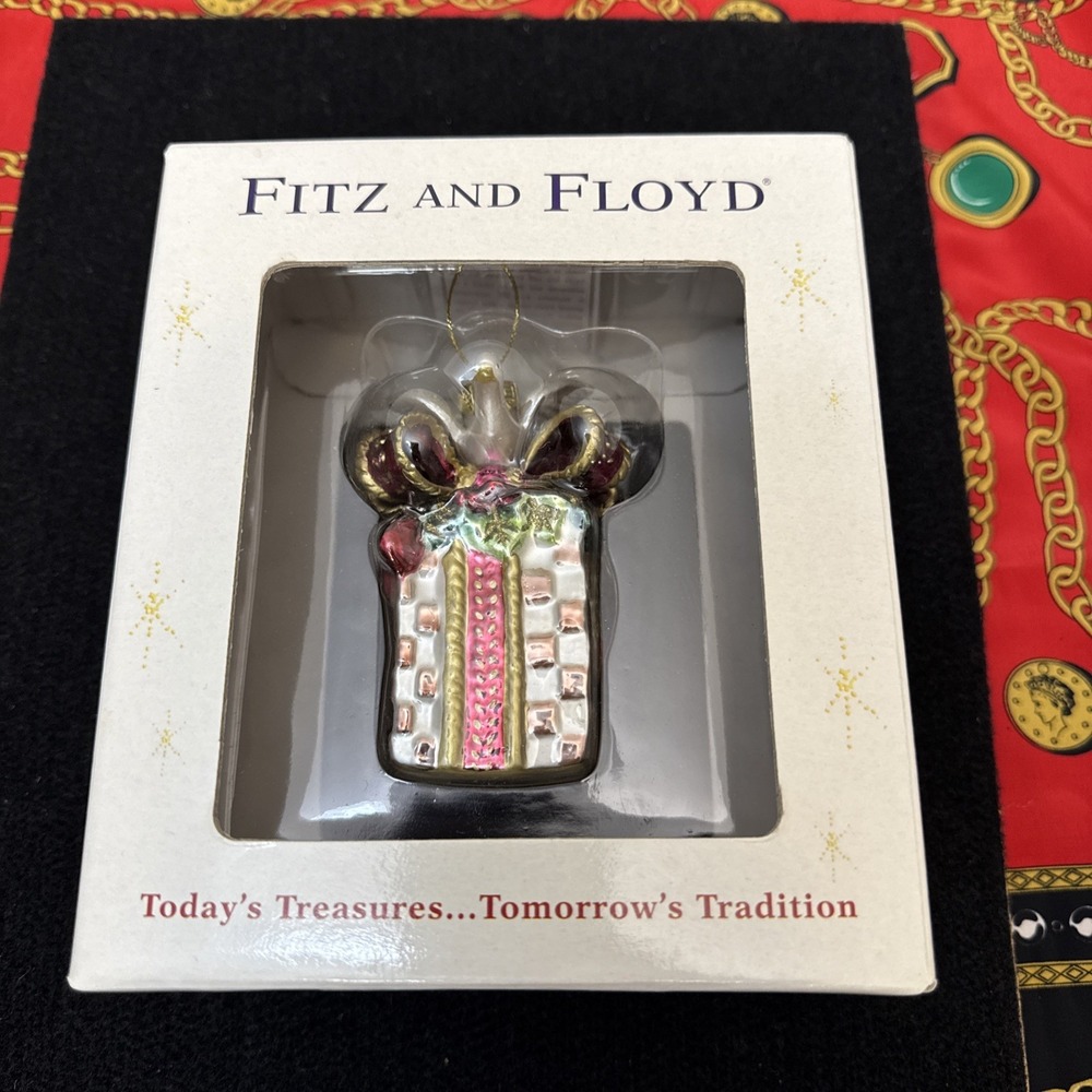 Fitz and Floyd *GREGORIAN DOVE GIFT BOX* Christmas Ornament In Box